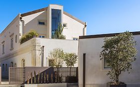Byssus Suites
